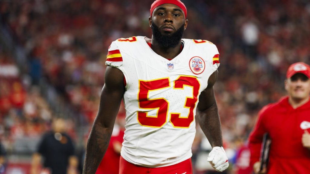 بی جی تامپسون پس از تشنج و ایست قلبی هوشیاری خود را به دست آورد.